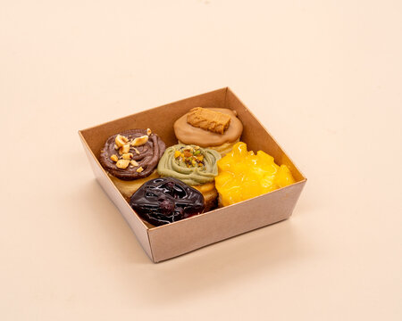 5 different cake in a small package
