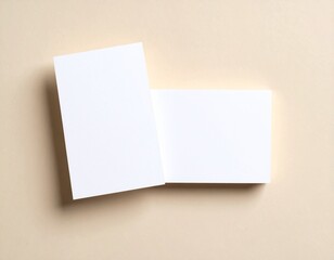 白い無地の名刺のモックアップサンプル　ビジネス　ベージュ背景