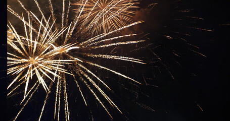 Obraz premium Golden Firework celebrate anniversary happy new year 2025, 4th of july holiday festival. Gold firework in the night time celebrate national holiday. Countdown to new year 2025 gold party time event