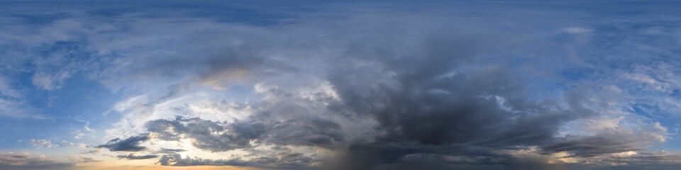 Obraz premium 360 Grad Himmel-Panorama, nahtlos, aufziehendes Unwetter, dramatische Wolkenformationen, Nachbarbeitung, Himmelsersatz in 3D-Grafik