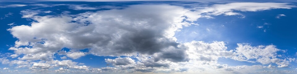 Fototapeta premium 360° Panorama, Himmel, Schauerwolken, ohne Boden, zur Verwendung in 3D-Grafiken, Himmelsersatz für Kompositionen in sphärischen Luft- und Bodenpanoramen als Himmelskuppel
