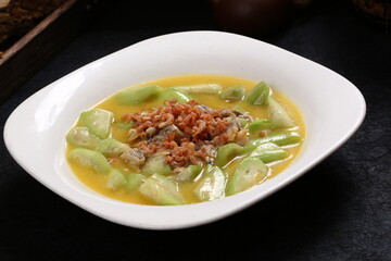 Chinese cuisine, Cantonese cuisine, luffa clam meat