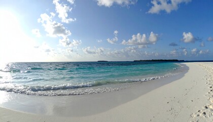 Obraz premium Beautiful sandy beach with white sand and rolling calm wave of turquoise ocean on Sun
