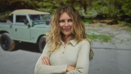 Obraz premium Woman arms smiling outdoors blonde young crossed portrait casual confident photo evokes serene charm.