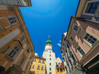 Obraz premium Michaelertor und Altstadt in Bratislava, Slowakei