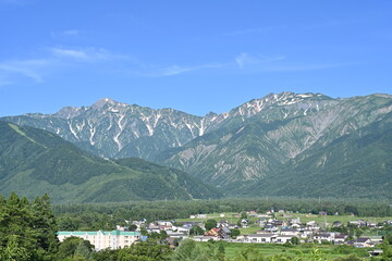 白馬村から望む五竜岳と唐松岳／長野県