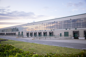 Nowoczesny magazyn logistyczny, Centrum logistyczne