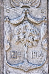 Dolnośląskie, średniowieczne miasto Wleń.Płaskorzeżba herbu miasta z datami 1214-1914.