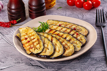 Hot grilled eggplant slices snack