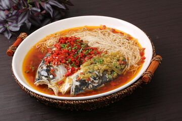 Chinese food, Cantonese food, Lo mein with fish head and chopped pepper