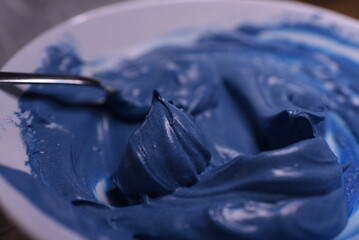 Kolorowa masa cukrowa, tort i barwniki