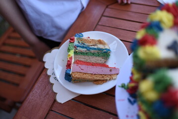 Kolorowa masa cukrowa, tort i barwniki