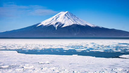 オホーツク海の流氷と富士山合成