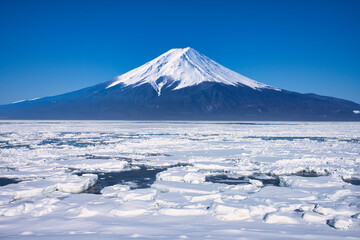 オホーツク海の流氷と富士山合成