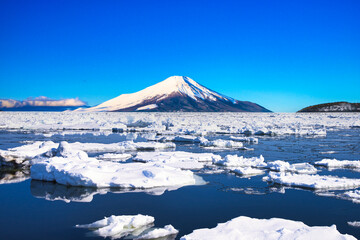 オホーツク海の流氷と富士山合成
