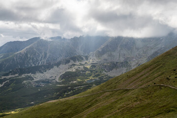 Obraz premium Widoki górskie, z Kasprowego Wierchu na hale Kondratową