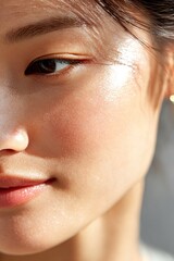 Close-up woman's face, sunlit (1)