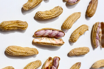 Boiled peanuts in shell
Simple, soft, and protein-rich snack.