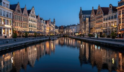 Obraz premium European canal city at twilight
