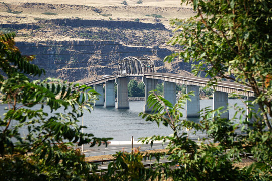 Bridge over Columbia River at Washington State and Oregon border