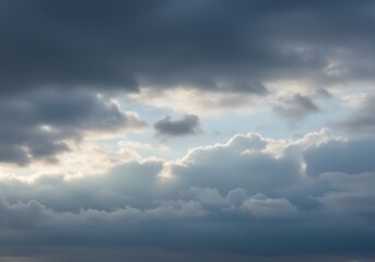 Obraz premium Overcast cloudscape showcasing dense, layered clouds with hints of lighter sky, creating an atmospheric background.
