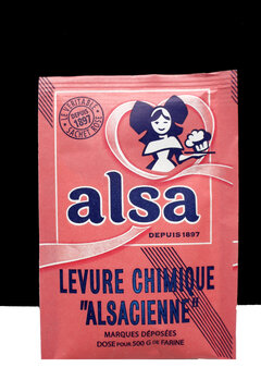 sachet de levure chimique de chez Alsa