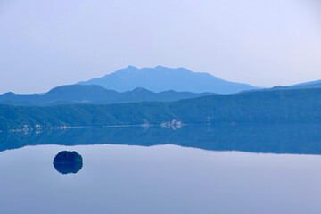 初夏の摩周湖・早朝（北海道・弟子屈町）
