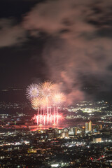 夏の夜を彩る打ち上げ花火