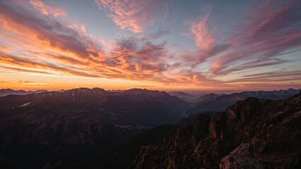 Fototapeta premium Golden hour illuminating the highlands with a bright horizon