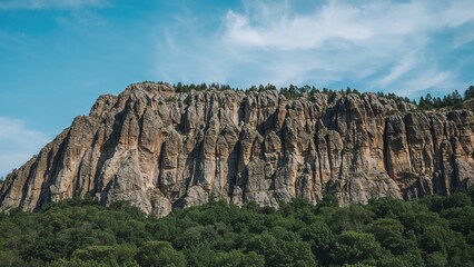 Naklejka premium Volcanic basalt column structures forming a natural rock wall