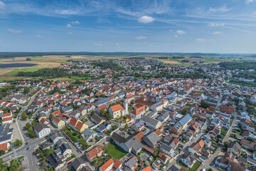 Luftbild des Marktes Kösching im nördlichen Oberbayern im Sommer