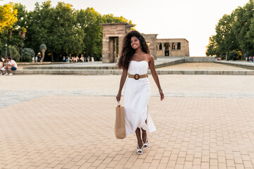 Fototapeta premium Tourist walking near temple of debod in madrid after shopping
