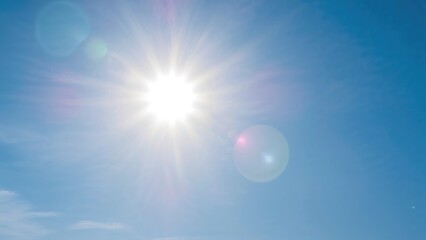 Severe heat under sunny skies symbolizing high temperatures and the impact of climate change in summer.