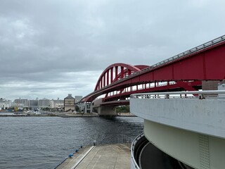 波止場から見た神戸大橋
