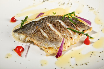 tartare mozzarella uova salsiccia formaggi contorni sushi frittatine ostriche tagliere pesce  insalata spigola orata salumi