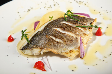 tartare mozzarella uova salsiccia formaggi contorni sushi frittatine ostriche tagliere pesce  insalata spigola orata salumi