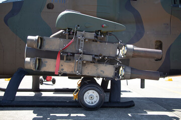 ハンドリングホイールを装着した対戦車ヘリコプター