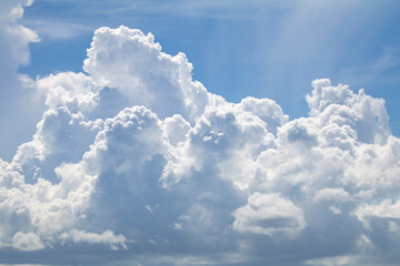 夏の青空と白い雲