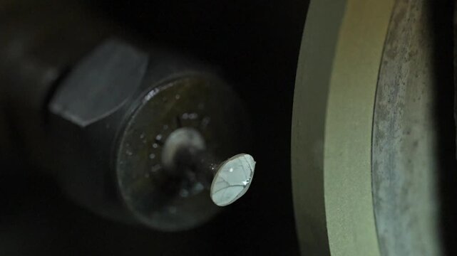 Diamond processing process factory video of natural diamond polishing work