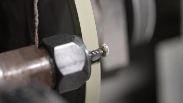 Diamond processing process factory video of natural diamond polishing work