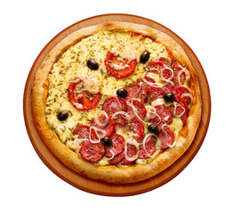Pizza meio queijo e meio calabresa visto de cima isolado em fundo transparente