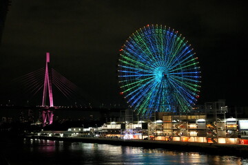 Obraz premium Tempozan Ferris Wheel , Tempozan, Riesenrad, Nacht, Farbe, blau, green, Licht, Rad, Brücke, Hafen, Stadt, Spaß, Wasser, Osaka, Japan