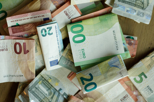 Close-up of various euro banknotes, including 5, 10, 20, and 100 euro notes. Ideal for finance, banking, and currency co - Powered by Adobe