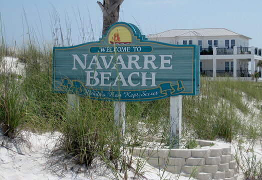 Schild auf Englisch "Navarre Strand"