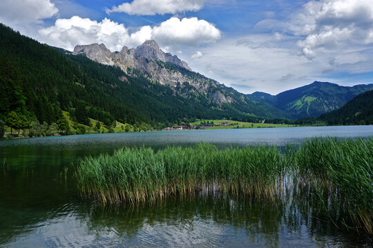 Tannheimer Tal; Haldensee mit Blick zum Schartschrofen und Rote Fl&uuml;h; &Ouml;sterreich; Tirol