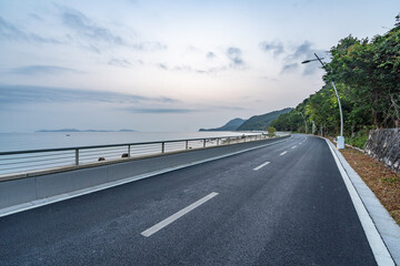 Fototapeta premium asphalt road side by sea