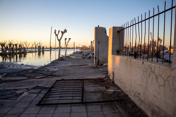 Obraz premium The ruined city of Epecuen. Saltwater flooding devastates homes.