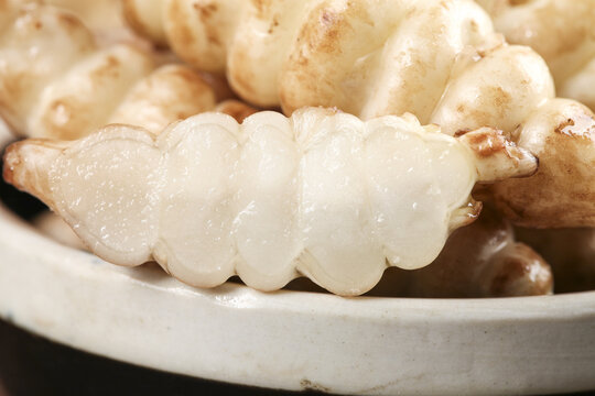 Fusion culinary creation featuring ground loop pagoda vegetables and fresh screw vegetables served in a vibrant dish