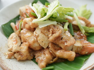 Stir-fried sea bass with celery, ready to serve hot.