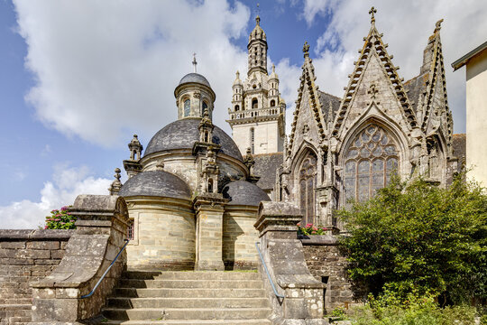Enclos paroissial de Pleyben dans le d&eacute;partement du Finist&egrave;re - Bretagne